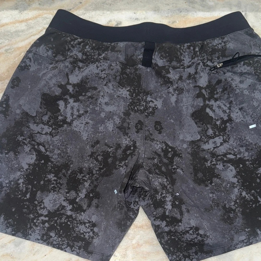 lululemon men’s License to Train Linerless Short 7"
Textured size XL NWOT - Picture 5 of 5